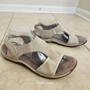 Easy Spirit Beige and Cream Sandals